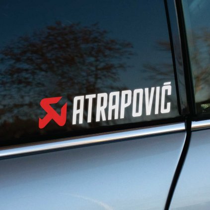 Plotrovaná nálepka s logom a nápisom „Atrapovič“ v modernom športovom štýle, určená pre fanúšikov tuningu a výkonu.