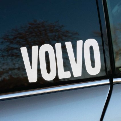 Plotrovaná nálepka „VOLVO“ s oblým hrubým písmom, vhodná ako nálepka na auto. Moderný a výrazný dizajn na zvýraznenie značky.
