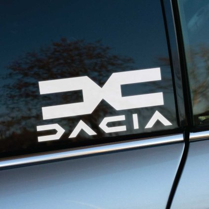 Plotrovaná nálepka kombinujúca grafický symbol prepojených písmen DC s nápisom v novom štýle značky s textom DACIA.
