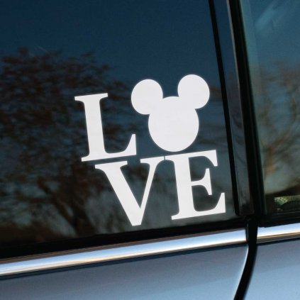Plotrovaná nálepka na auto s nápisom LOVE, kde písmeno O tvorí silueta hlavy s ušami v štýle Mickey Mouse.LOVE Mickey