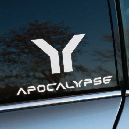 Plotrovaná nálepka s logom Apocalypse, štylizované písmo a výrazný symbol v tvare písmena Y.