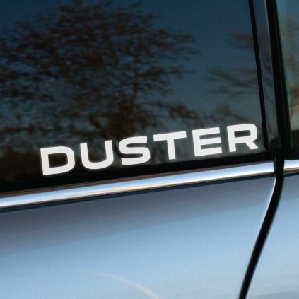 Plotrovaná nálepka „DUSTER“ s výrazným textovým dizajnom, ideálna ako nálepka na auto pre jednoduchý a moderný vzhľad.
