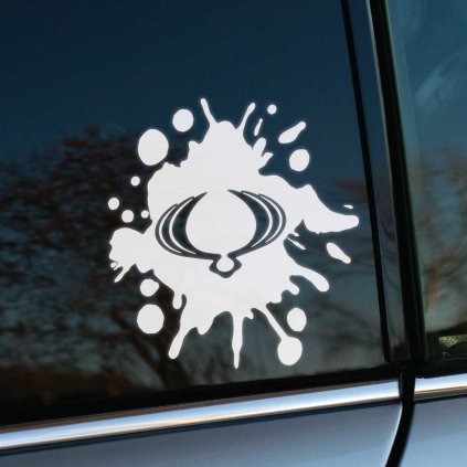 Plotrovaná nálepka v tvare rozstreknutej kvapky s logom SsangYong v strede. Ideálny doplnok na auto pre fanúšikov tejto značky.