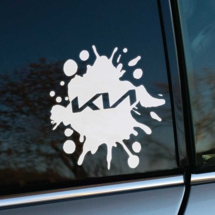 Plotrovaná nálepka s motívom veľkej rozstriekanej machule a moderným nápisom KIA v jej strede s čistými líniami.