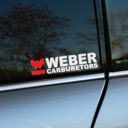 Plotrovaná nálepka „Weber Carburetors“ s ikonickým červeným logom, ideálna pre milovníkov klasického tuningu a motoristických legiend.