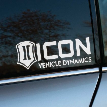 Plotrovaná nálepka na auto s logom ICON a nápisom VEHICLE DYNAMICS, doplnená o štít s dvojitým I.