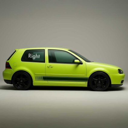 Plotrovaná nálepka na pravú stranu auta s dvojitým pásom a vertikálnymi prieduchmi, ideálna ako výrazný tuningový prvok.