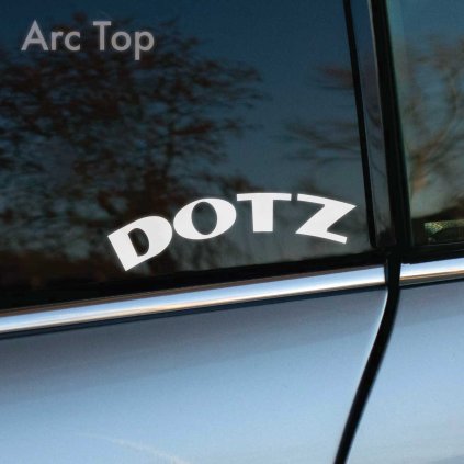 Plotrovaná nálepka DOTZ s výrazným oblúkovým nápisom v robustnom štýle, určená ako tuningová nálepka na auto.