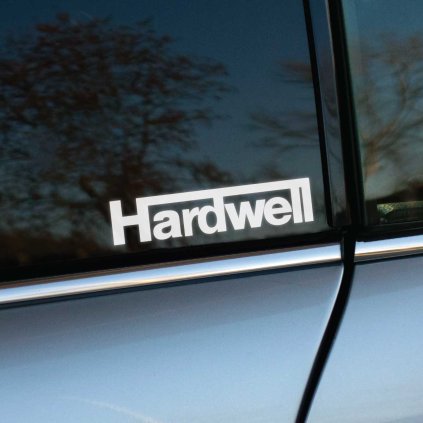 Plotrovaná nálepka „Hardwell“ s výrazným rámovaním mena, moderná a štýlová nálepka na auto pre fanúšikov DJ-a.