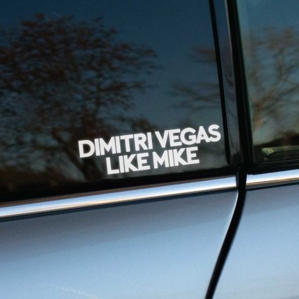 Plotrovaná nálepka „Dimitri Vegas Like Mike“ s hviezdou v písmene A, moderná hudobná nálepka na auto pre fanúšikov dua.