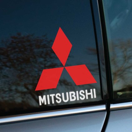Plotrovaná nálepka na auto s logom Mitsubishi v kombinácii červených kosoštvorcov a bieleho nápisu značky.
