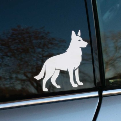 Plotrovaná nálepka na auto s výraznou siluetou vlčiaka bez textu, decentný dizajn pre milovníkov pracovných plemien.