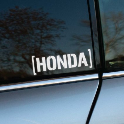 Plotrovaná nálepka na auto s nápisom [HONDA] v blokovom štýle, výrazný dizajn pre fanúšikov značky Honda.