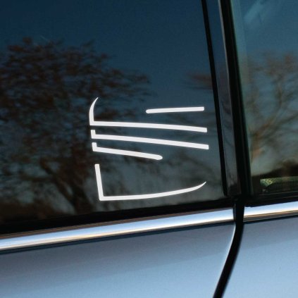 Plotrovaná nálepka s logom Seat v tieni dizajne, moderný a čistý motív pre decentný tuningový vzhľad vozidla.