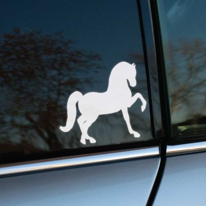 Plotrovaná nálepka lipicánskeho koňa v typickom postoji so zdvihnutou prednou nohou, elegantné línie a precízne vyrezanie.