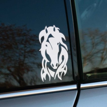 Plotrovaná nálepka s motívom hlavy koňa v tribal štýle, dynamické línie a symetrický dizajn pre výrazný vizuálny efekt.