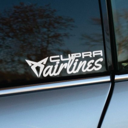 Plotrovaná nálepka CUPRA Airlines s originálnym logom CUPRA a nápisom v kombinácii technického a skriptového písma pre dynamický vzhľad.