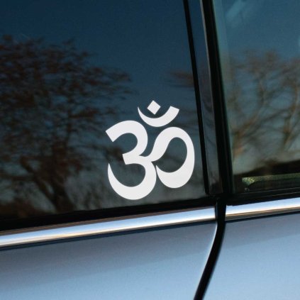 Plotrovaná nálepka znázorňujúca duchovný symbol Óm s typickou kaligrafickou líniou a bodkou, bez akéhokoľvek nápisu.