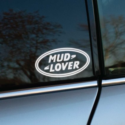 Plotrovaná nálepka s elipsovým logom, v ktorom sa nachádza text v presnom znení nápisu s obsahom MUD-LOVER.
