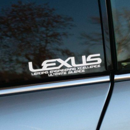 Plotrovaná nálepka s technickým písmom a akronymom LEXUS – LEADING ENGINEERING XCELLENCE ULTIMATE SILENCE.