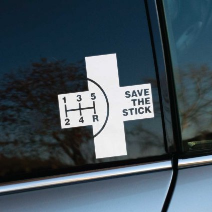 Plotrovaná nálepka na auto s motívom radiacej schémy v tvare kríža a textom „Save the Stick“, symbolom manuálnej prevodovky.