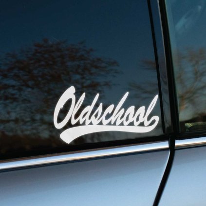 Plotrovaná nálepka s nápisom „Oldschool“ v retro štýle písma, ideálna ako nálepka na auto pre milovníkov veteránov.