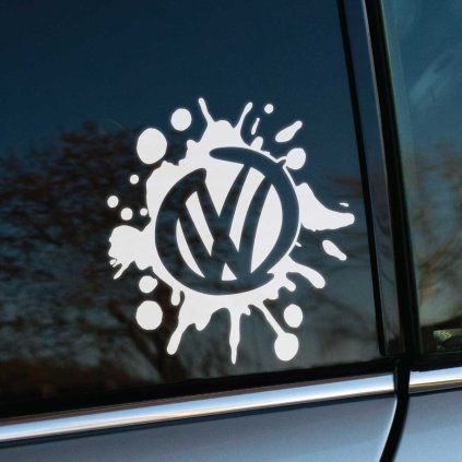Plotrovaná nálepka Volkswagen v tvare škvrny na auto.