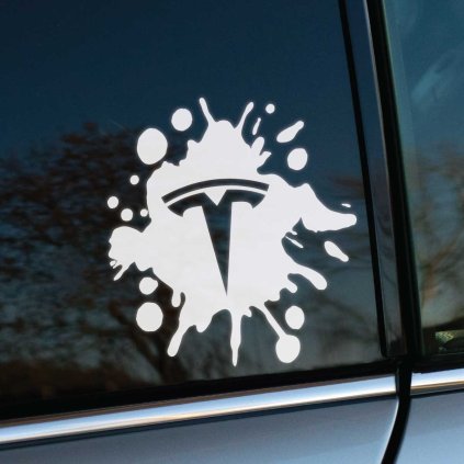 Plotrovaná nálepka Tesla v tvare škvrny na auto.
