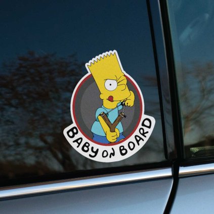 Tlačená nálepka “Baby on Board” s motívom Barta Simpsona držiaceho prak, v ikonickom rebelskom štýle postavy.