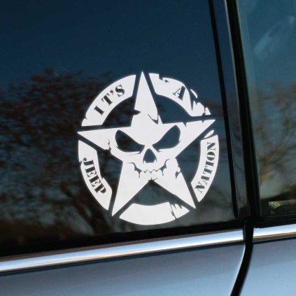 Plotrovaná nálepka s lebkou v hviezde a textom „It’s a Jeep Nation“, vhodná na okno vozidla, pre fanúšikov Jeep a offroad jazdenia.