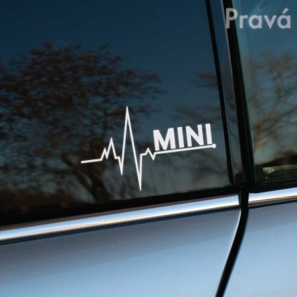 Na fotografii je detail bočného okna auta značky Mini, na ktorom je umiestnená biela nálepka s nápisom "Mini" a grafickým motívom pripomínajúcim EKG krivku. Kontrast medzi tmavým oknom a bielou nálepkou vytvára moderný a štýlový vzhľad vozidla. Táto nálepka je ideálnym doplnkom pre majiteľov Mini, ktorí chcú svojmu autu pridať osobitý a dynamický prvok. Motív srdcového tepu symbolizuje vášeň a lásku k značke Mini, čím dodáva autu jedinečný charakter a zvýrazňuje jeho kompaktný a športový dizajn.