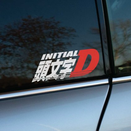 Nálepka s logom „Initial D“ je skvelou voľbou pre fanúšikov kultového anime, ktoré prinieslo na obrazovky svet japonskej tuningovej kultúry a pouličných závodov na horských cestách. Logo v sebe spája dynamiku a rýchlosť, symbolizované výrazným červeným písmenom „D“. Táto nálepka dodá vášmu autu štýl legendárneho sveta *Initial D* a poteší každého fanúšika driftingu, adrenalínu a legendárnych scén z pretekov na hore Akina.