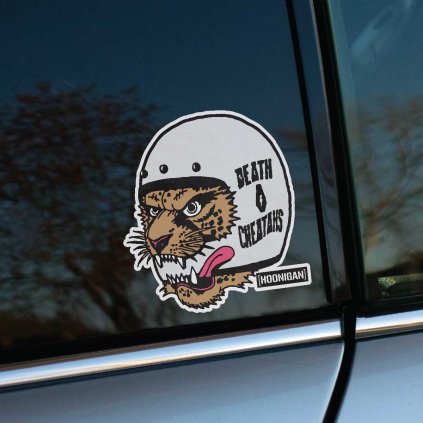 Tlačená nálepka na auto s motívom leoparda v prilbe s textom „Death to cheaters“, štýl Hoonigan, výrazný racing dizajn.