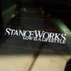 Plotrovaná nálepka StanceWorks Low is a lifestyle v elegantnom serif písme, výrazná nálepka na auto pre fanúšikov stance kultúry.