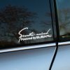 Plotrovaná nálepka s textom „Sports mind Powered by Subaru“ v elegantnom dizajne.