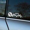 Plotrovaná nálepka na auto s logom BMW prechádzajúcim do EKG línie a srdca, originálny dizajn pre fanúšikov značky.