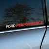 Plotrovaná nálepka „FORD PERFORMANCE“ s dvojfarebným textom, ideálna na auto pre nadšencov športových modelov Ford.