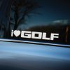 Plotrovaná nálepka s nápisom „I ❤️ GOLF“ v jednofarebnom prevedení. Štýlový doplnok pre majiteľov a priaznivcov vozidiel Volkswagen Golf.