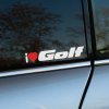 Plotrovaná nálepka s textom „I ❤️ GOLF III“, kde srdce je červené. Skvelá dekorácia pre fanúšikov legendárneho modelu Golf III, vhodná na auto.