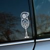 Plotrovaná nálepka Turbo Boy s minimalistickou postavičkou, ktorá drží nad hlavou detailne spracované turbodúchadlo.