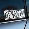 Biela samolepka s textom „JDM Edition - YOU MAKE THE RULES“ v štýlovom dizajne s obráteným nápisom „THE RULES“ je výrazným doplnkom pre milovníkov JDM a tuningovej kultúry. Tento dizajn vyjadruje nezávislosť a odvahu ísť vlastnou cestou, čo je charakteristické pre tuningových nadšencov, ktorí svoje autá upravujú podľa vlastných pravidiel. Samolepka vynikne na tmavom okne auta a dodáva mu unikátny, rebelantský štýl, ktorý zdôrazňuje osobnosť a sebavedomie majiteľa.