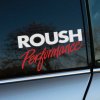 Plotrovaná nálepka „ROUSH Performance“ s dvojfarebným textom v kombinácii tučného a dynamického písma, ideálna pre fanúšikov úprav Roush.