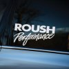 Plotrovaná nálepka „ROUSH Performance“ v kombinácii tučného a dynamického písma, ideálna na auto pre fanúšikov úprav Roush.