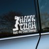 Biela nálepka na aute s nápisom "HAWK TUAH" a sloganom "Spit On That Thang!" zachytáva vtipný a odvážny dizajn. Grafika zobrazuje siluetu dievčaťa s konským chvostom, čím pridáva nálepke zábavný a unikátny charakter. Táto samolepka je ideálna pre tých, ktorí majú radi humor a chcú svojmu vozidlu pridať osobitý štýl. Vyrobená z kvalitného a odolného materiálu, je vhodná na exteriérové použitie a zabezpečí dlhotrvajúci efekt na vašom aute.