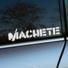 Plotrovaná nálepka s logom Machete v štylizovanom písme s ostrými hranami.