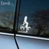 Plotrovaná nálepka s novým logom Citroën a siluetou ženy, ktorá sa oň ladne opiera, dodávajúc autu elegantný a odvážny vzhľad. Variant s logom na ľavej strane.