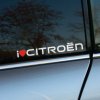 Plotrovaná nálepka s textom „I ♥ CITROËN“, kde červené srdiečko vyjadruje vášeň pre túto francúzsku značku. Štýlový doplnok pre jej fanúšikov.