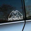 Plotrovaná nálepka s textom „RENAULT“ v novom logu a siluetou rúk tvoriacich srdce. Perfektný spôsob, ako vyjadriť vášeň pre túto značku.