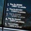 Plotrovaná nálepka s piatimi štýlmi písma a textom v presnom znení Dog On BOARD LABKY na palube očíslovaných od 1 do 5