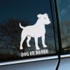 Plotrovaná nálepka na auto so siluetou stafordšírskeho teriéra a anglickým nápisom „Dog on Board“, určená pre chovateľov.